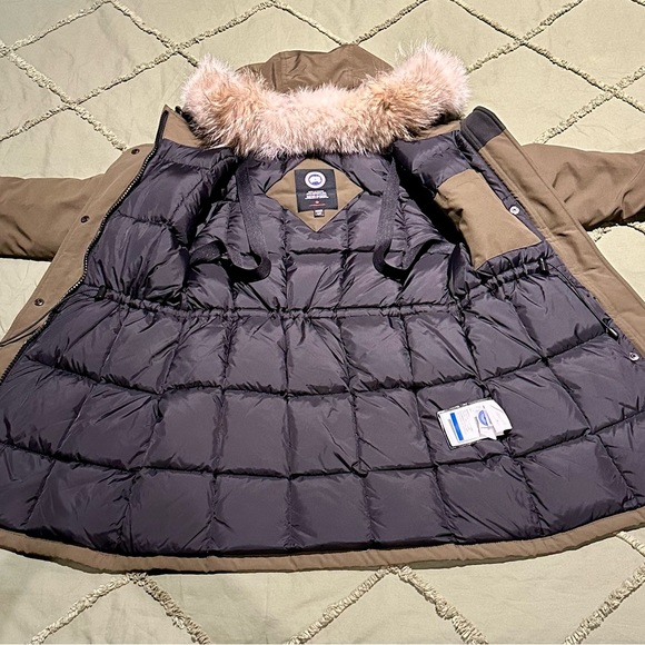 NWOT Canada goose Trillium Parka Fusion Fit. Brand new, never worn. originally - Picture 2 of 4
